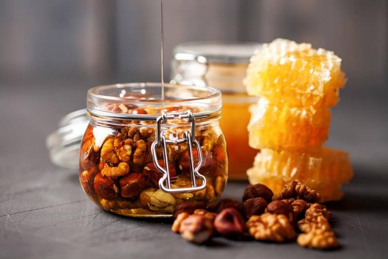 Грецкие орехи с медом – десерт и лекарство