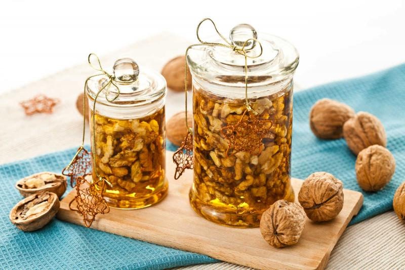Грецкие орехи с медом – десерт и лекарство