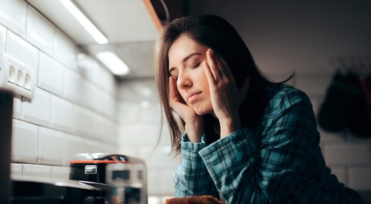 Психотерапевт Кузнецов объяснил, почему при синдроме хронической усталости не помогут сон и отпуск