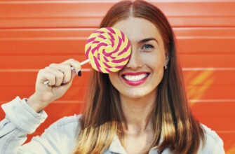 Ученые выяснили, что происходит с мозгом, когда мы едим сладости и фастфуд