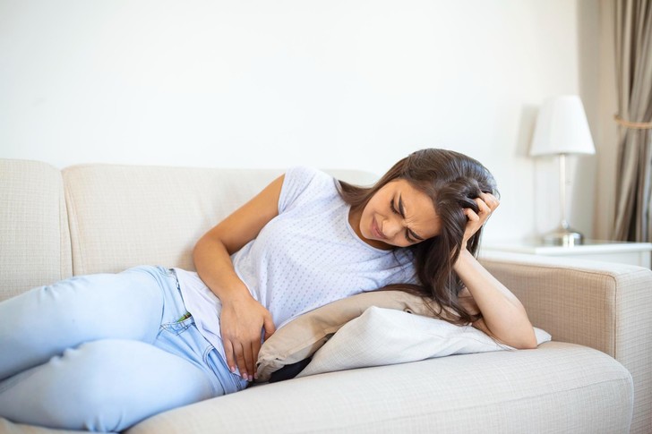 6 симптомов рака яичников, которые легко принять за проблемы с желудочно-кишечным трактом