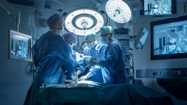 Хирурги в Москве сделали операцию на сердце ребенку весом всего 760 граммов