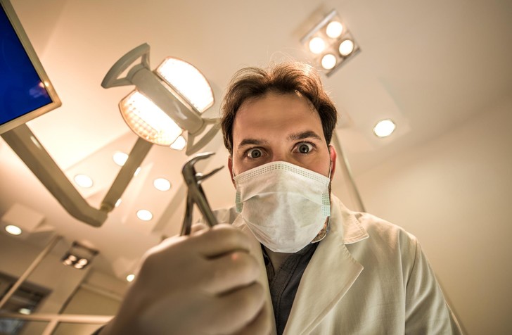 На чем экономят стоматологи: доктор Тумашевич раскрыл секреты коллегам