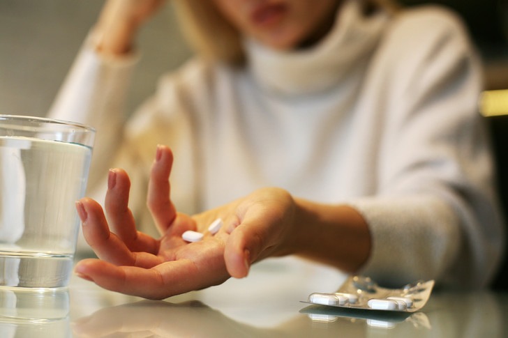 Не рискуйте своим здоровьем: продукты и лекарства, которые нельзя сочетать друг с другом