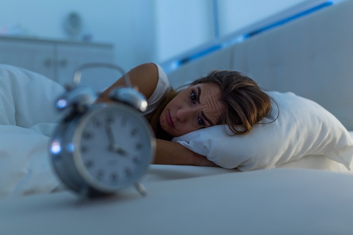 «Проснулся и не могу уснуть»: сомнолог Бузунов назвал распространенную причину раннего пробуждения ночью