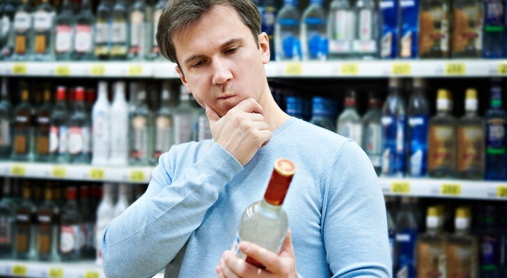 Ученые Канады назвали порцию алкоголя в день, которая повышает риск умереть раньше времени