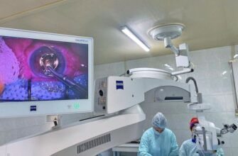 «Увидела сына — а он седой»: врачи Югры вернули зрение женщине с запущенной катарактой