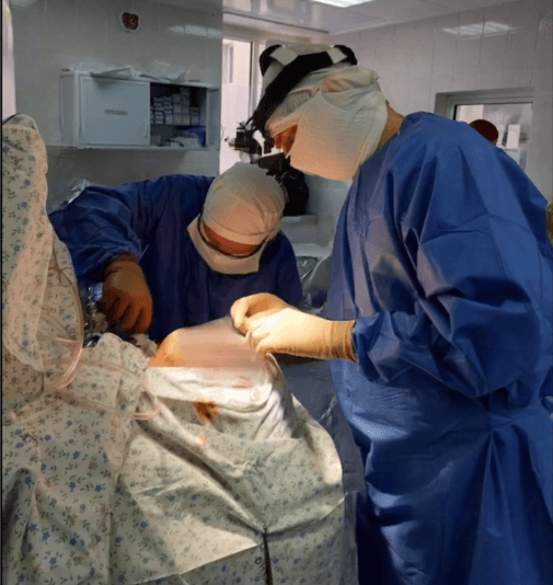 В Югорске хирурги спасли мужчину, которому проткнули голову досками