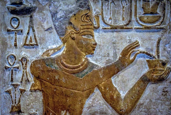 Нарушенный покой фараона: что стало с телеведущим после того, как он посетил гробницу