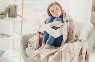 Невролог Демьяновская рассказала о 4 основных причинах синдрома холодных ног