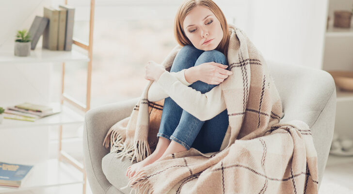 Невролог Демьяновская рассказала о 4 основных причинах синдрома холодных ног
