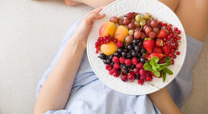 А на десерт — кампилобактер: почему опасны ягоды даже с куста, объясняет врач
