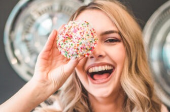 «Получите опасное углеводное похмелье»: что будет, если есть много сладкого, объясняет врач