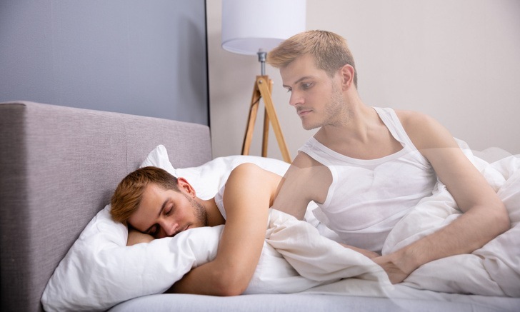 Чаще бывает у молодых мужчин: терапевт Водовозов рассказал о загадочном синдроме «спящей красавицы