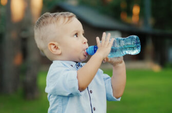 Можно ли пить воду из пластиковой бутылки, если она лежала на солнце или в душной машине