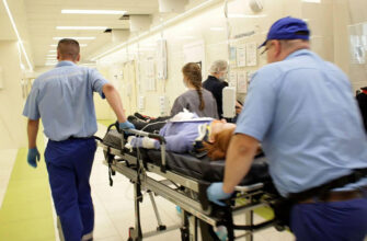 В НИИ Джанелидзе спасли женщину, выпрыгнувшую с 6-го этажа из горящей квартиры