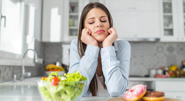 Этот симптом во время еды может предупреждать об опухоли в желудке