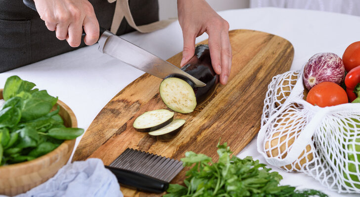 Как готовить баклажаны, чтобы они были максимально полезны: попробуйте эти три рецепта от врача
