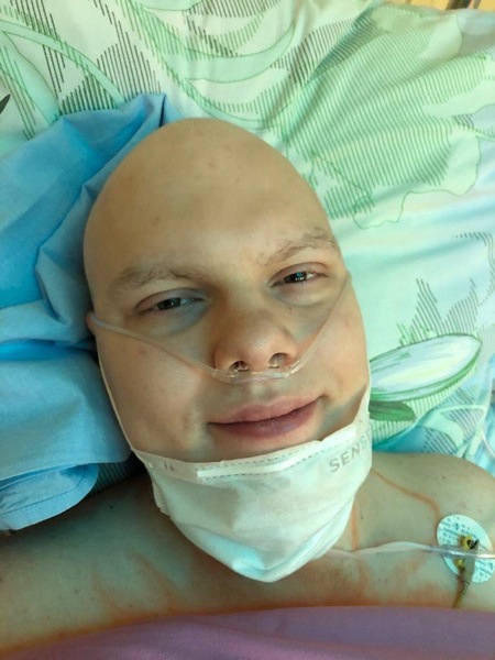 «Теперь я киборг»: студента спасли от рака, заменив бедро и крестец имплантами