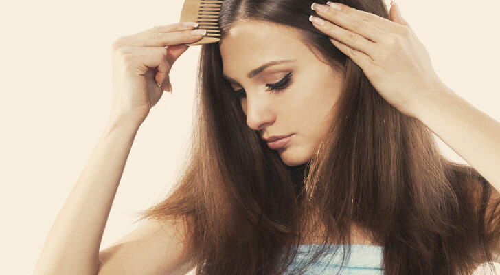 От стресса до рака: пять причин, почему волосы выпадают прямо с луковицей