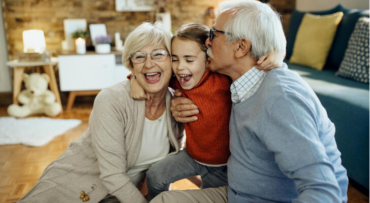 Почему бабушкам и дедушкам обязательно стоит забирать внуков на выходные