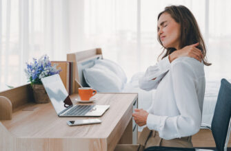 После резкого торможения и драки: почему хлыстовая травма может оказаться серьезнее сотрясения