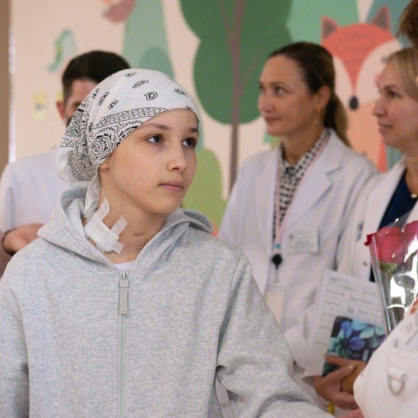 Чтобы спасти девочку, больную раком, врачи подключили ее к ЭКМО и пересадили сердце