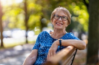 Молодые друзья и правильный настрой: 102-летняя женщина раскрыла секреты долголетия