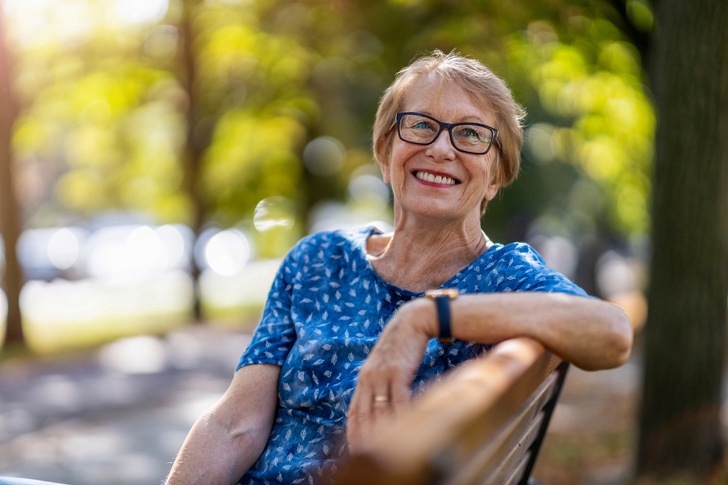 Юные друзья и правильный настрой: 102-летняя женщина раскрыла секреты долголетия