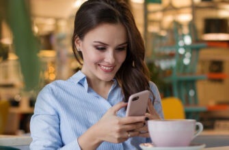 Одного раза в день недостаточно: как часто нужно протирать телефон — рекомендации удивят