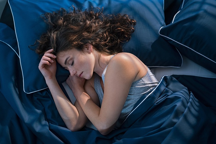 Почему мы дергаемся, когда засыпаем или во сне – врач перечислил 3 основные причины