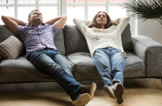 Как выбрать диван: врач Симкин составил антирейтинг мебели, которая убивает здоровье