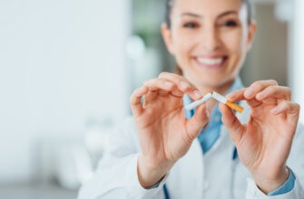 Проникает в организм через кожу: почему не стоит входить в комнату, где до этого курили