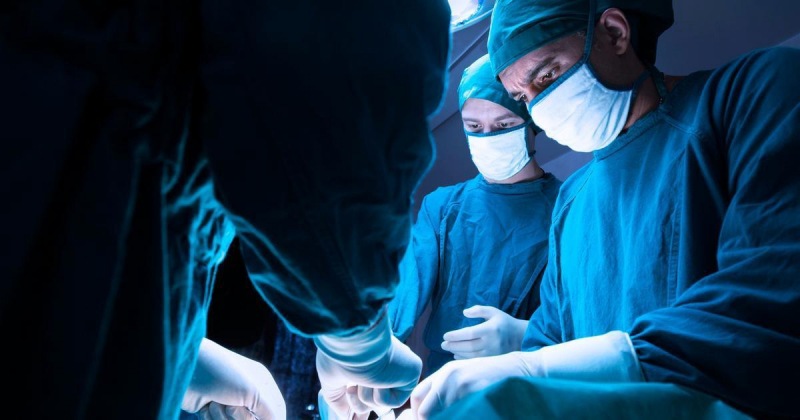 В Минске хирурги зашили мужчине нос