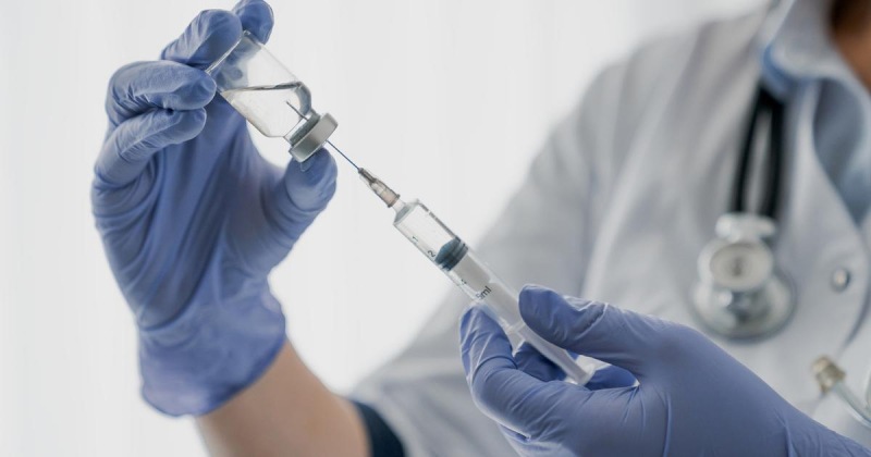 Что происходит с организмом мужчины, получившего 217 доз вакцины от коронавируса