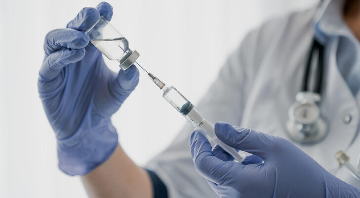 Что сейчас происходит с организмом мужчины, который сделал 217 прививок от коронавируса