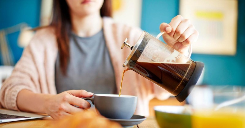 Дело не в калориях: нейробиологи объясняют, почему не следует добавлять в кофе молоко или сливки