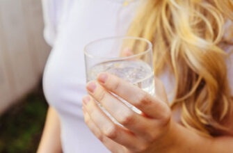 Эндокринолог Яцишина: недостаточное питье воды мешает избавляться от лишнего веса