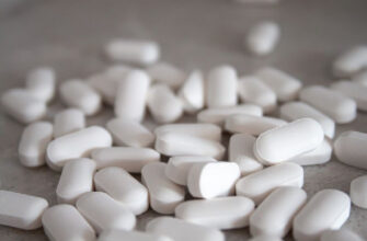 Химик раскрыл, какими напитками не стоит запивать таблетки