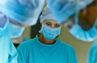 Из-за нелеченой пневмонии у молодого мужчины в легких скопился литр гноя