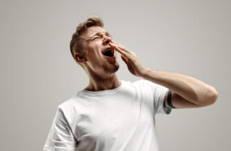 Слишком частая зевота может возникать из-за инсульта или опухоли мозга