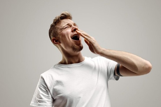Слишком частая зевота может возникать из-за инсульта или опухоли мозга