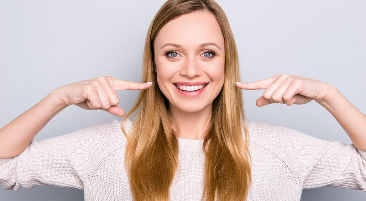 Страхи против улыбки: чего опасаются люди, которым нужно восстановить зубы