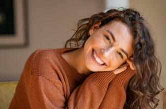 Врач Кузнецов объяснил, что происходит с организмом в момент, когда мы улыбаемся