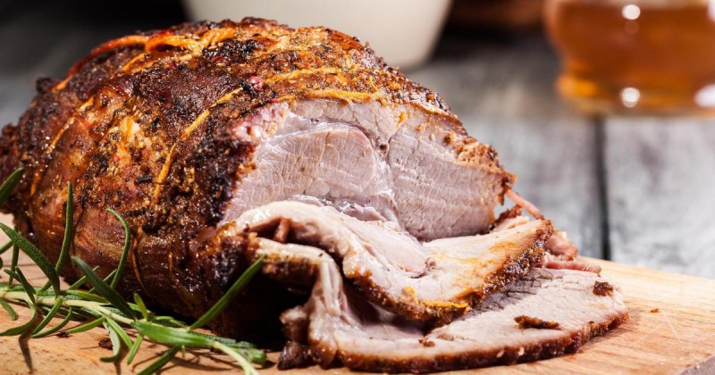 Диетолог Молчанова объясняет, что происходит с вашим организмом, когда вы едите свинину