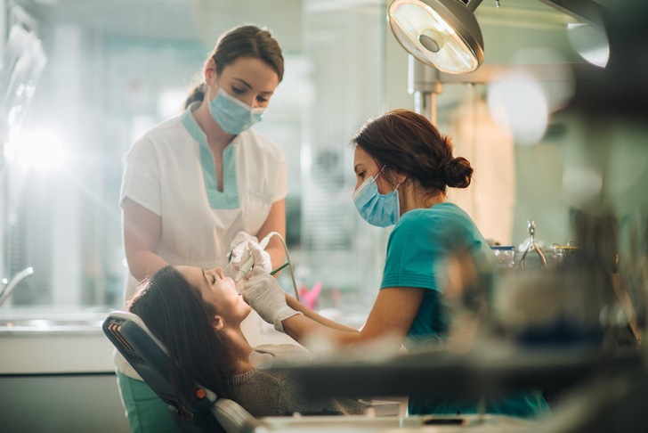 Как восстановить зубы, если нет денег на импланты: объясняет стоматолог