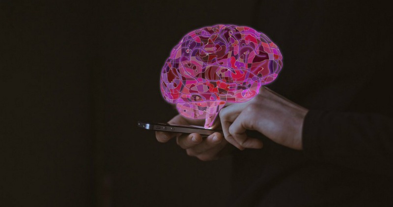 Лайки как наркотик: ученые объясняют, почему мы приклеены к смартфонам