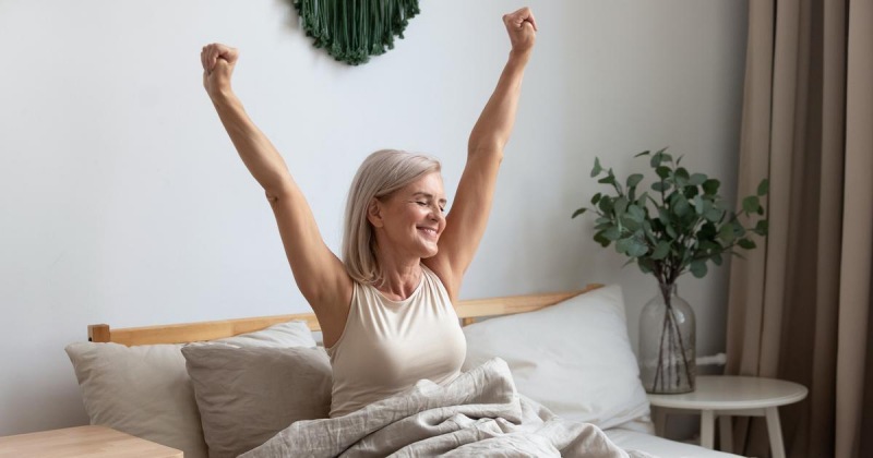 Похудей, не вставая с постели: 4 упражнения для всего тела, которые можно выполнять лежа