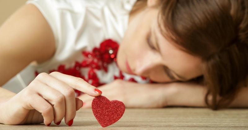 Психолог Рабковский объяснил, почему мы не можем забыть свою первую любовь