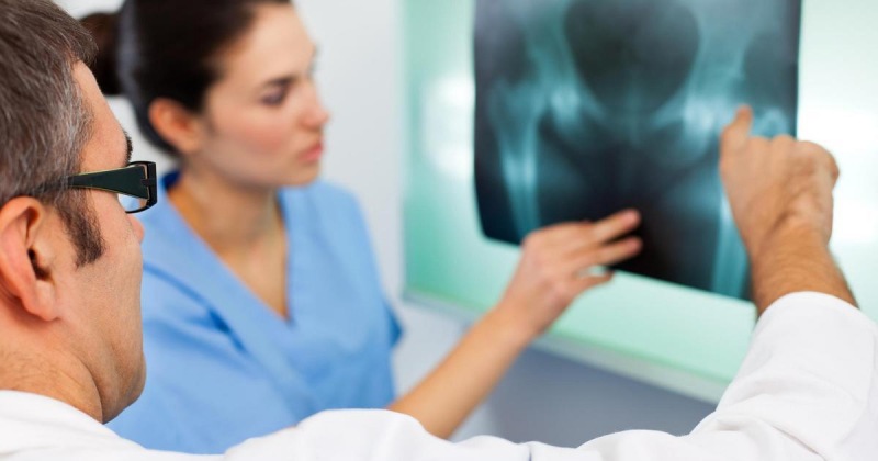 Травматолог Кучеев объяснил, в каких случаях врачи не могут подтвердить переломы на рентгене